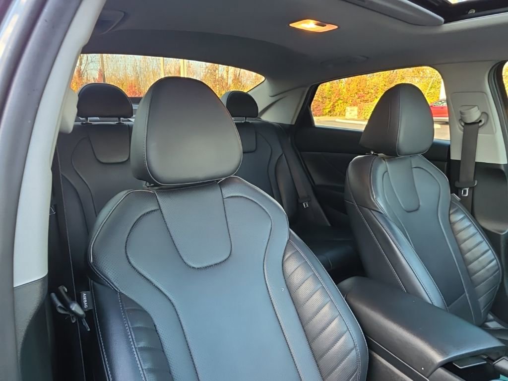 Used 2023 Hyundai Elantra Limited image 44