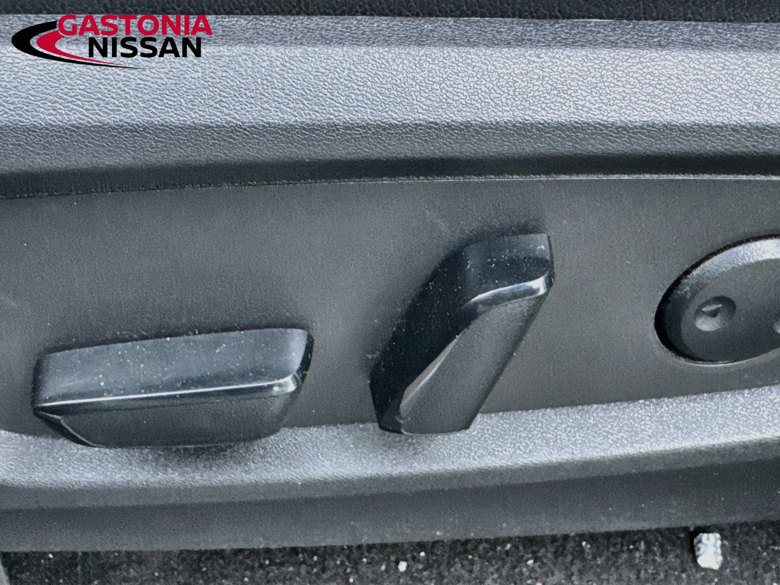 Used 2022 Nissan Pathfinder SL w/ Lighting Package (N92) FWD image 26