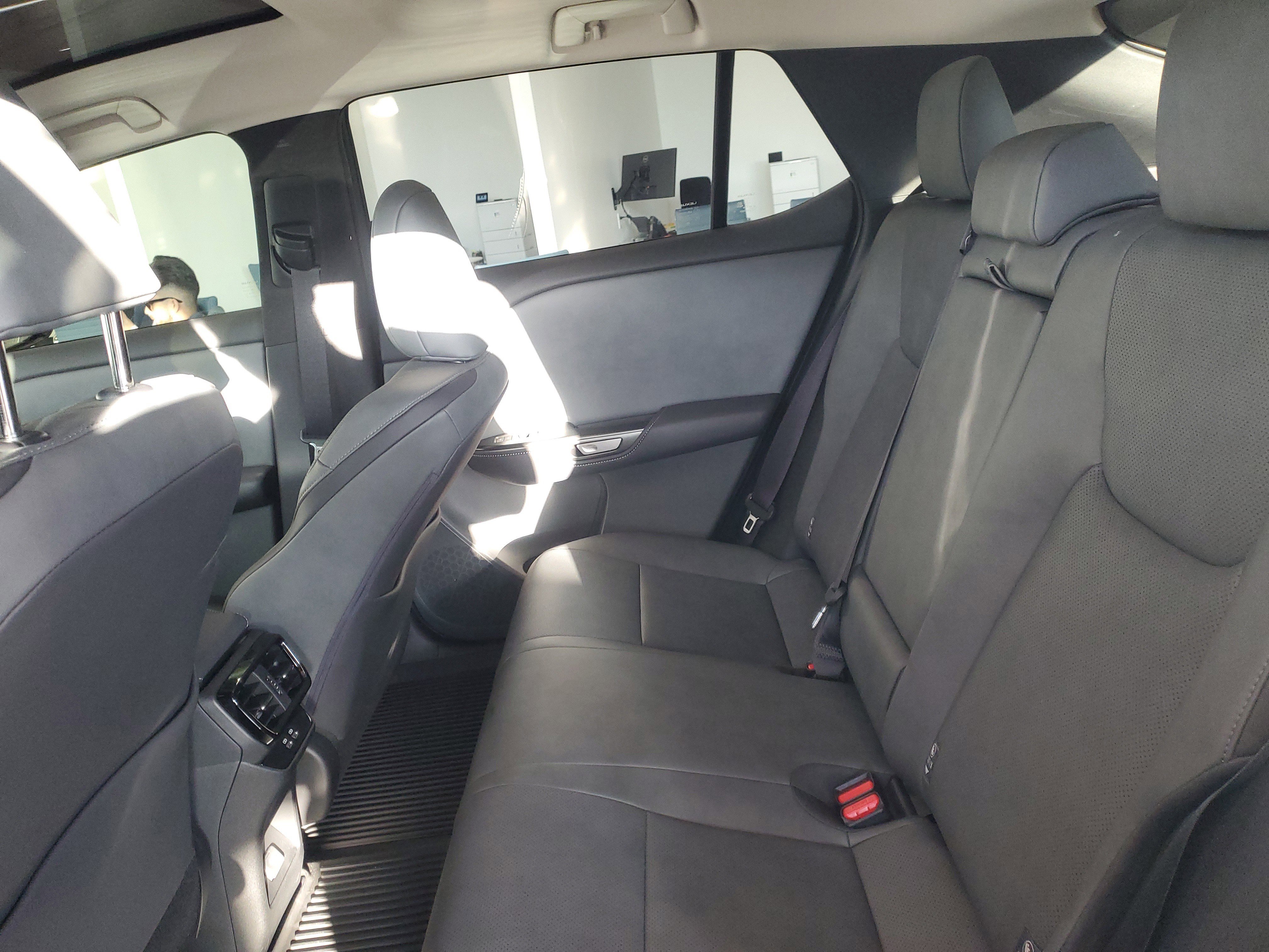 Used 2024 Lexus RZ 450e Premium image 9