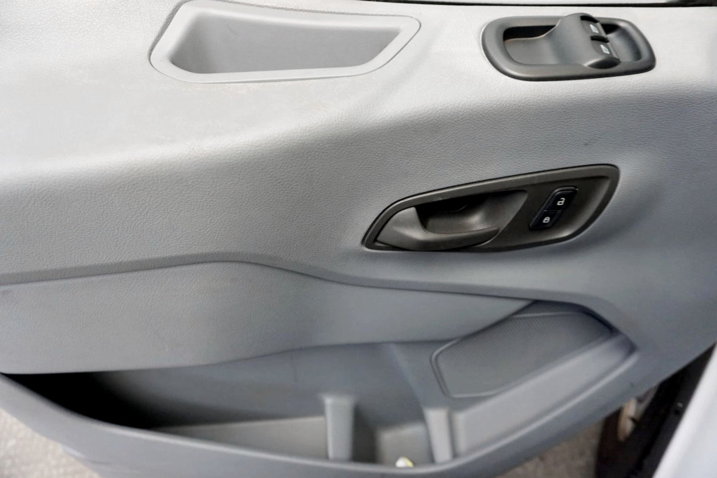 Used 2016 Ford Transit 150 XL RWD image 13