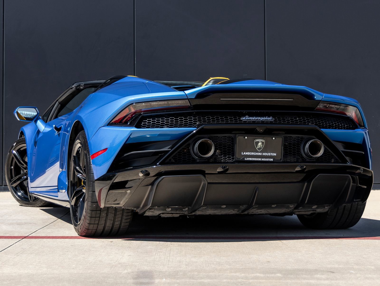 Used 2020 Lamborghini Huracan EVO image 7