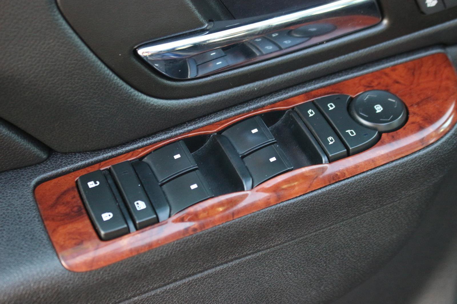 Used 2012 Chevrolet Suburban LTZ image 16