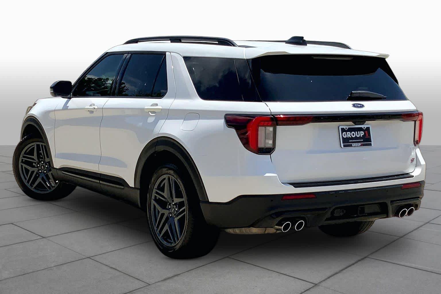 Used 2025 Ford Explorer ST AWD/4WD image 11
