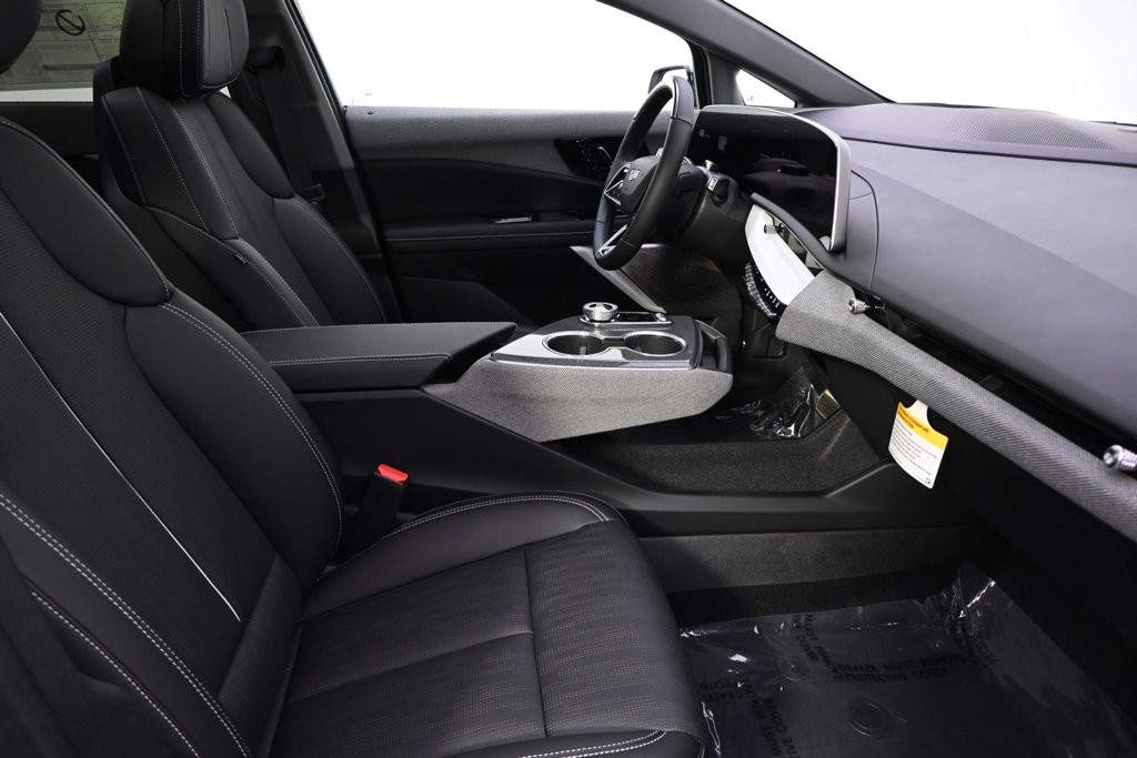 New 2025 Cadillac Optiq Sport 2 w/ LPO, ONYX Package image 16