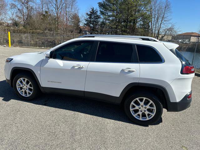 Used 2018 Jeep Cherokee Latitude Plus AWD/4WD image 7