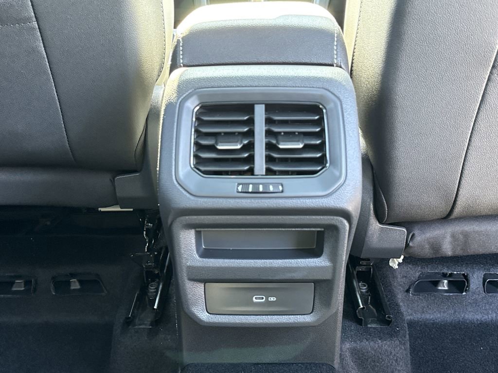 New 2025 Volkswagen Taos SE image 23