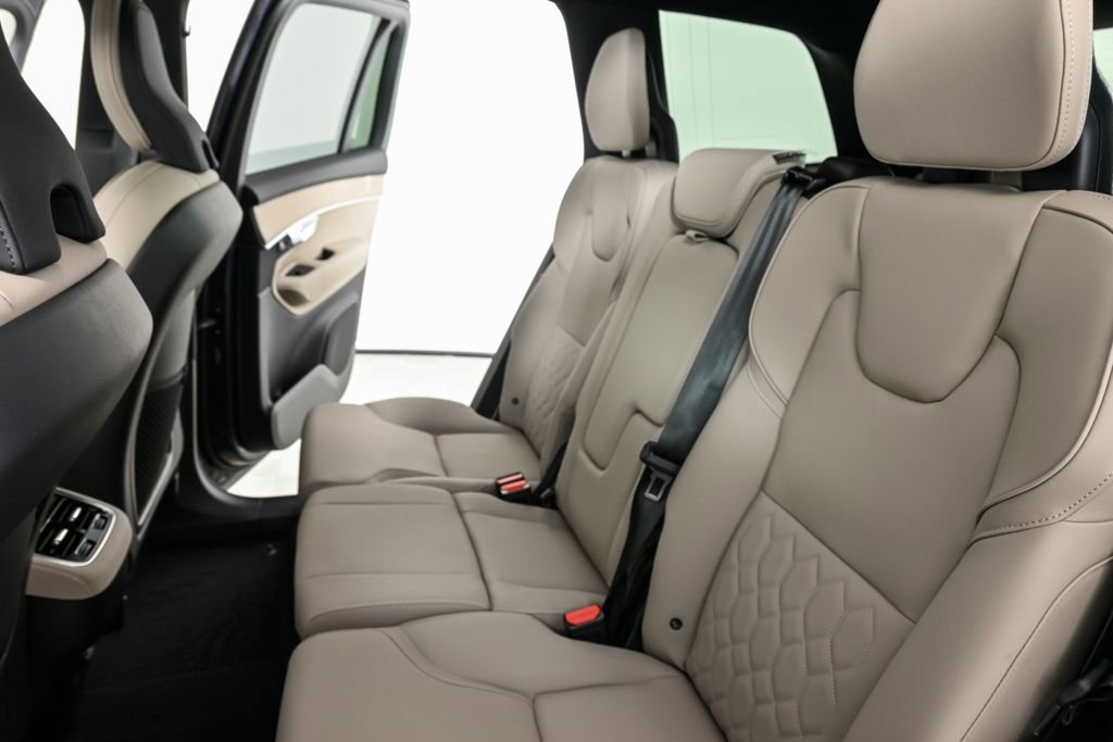 Certified 2026 Volvo XC90 B6 Plus w/ Protection Package Premier image 23