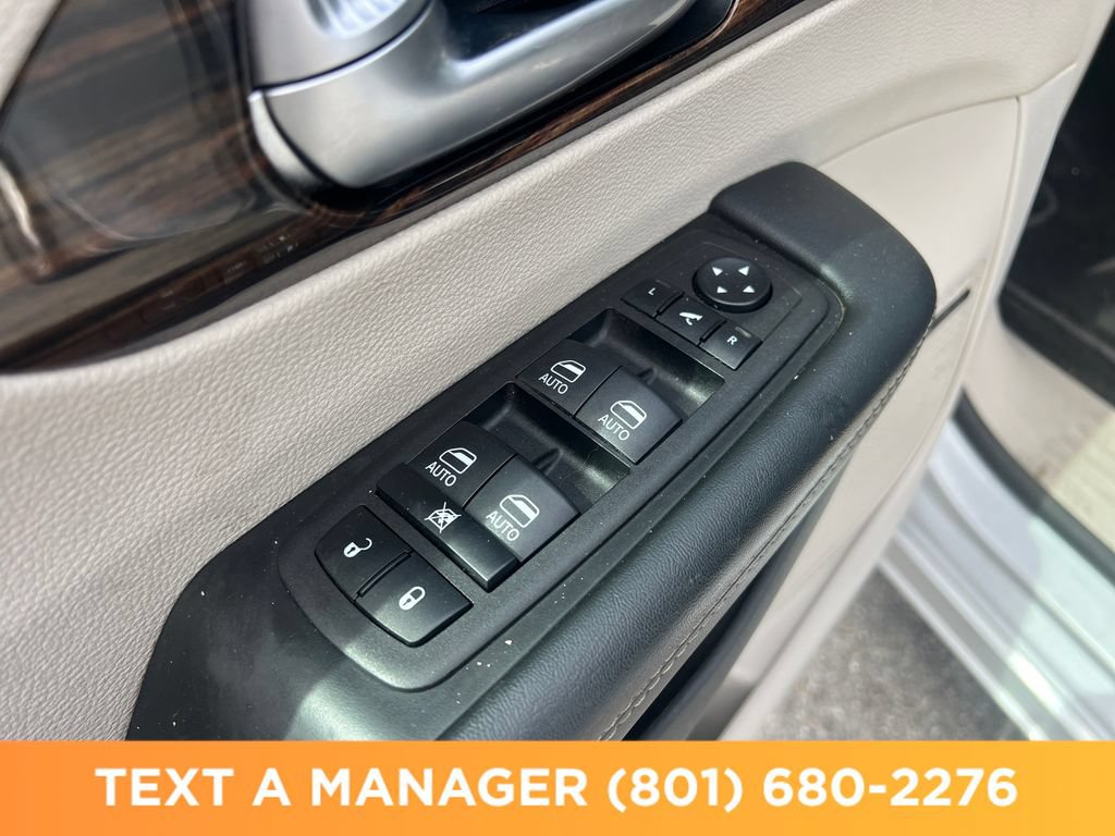 Used 2023 Chrysler Pacifica Limited w/ Uconnect Theater Family Group AWD/4WD image 13