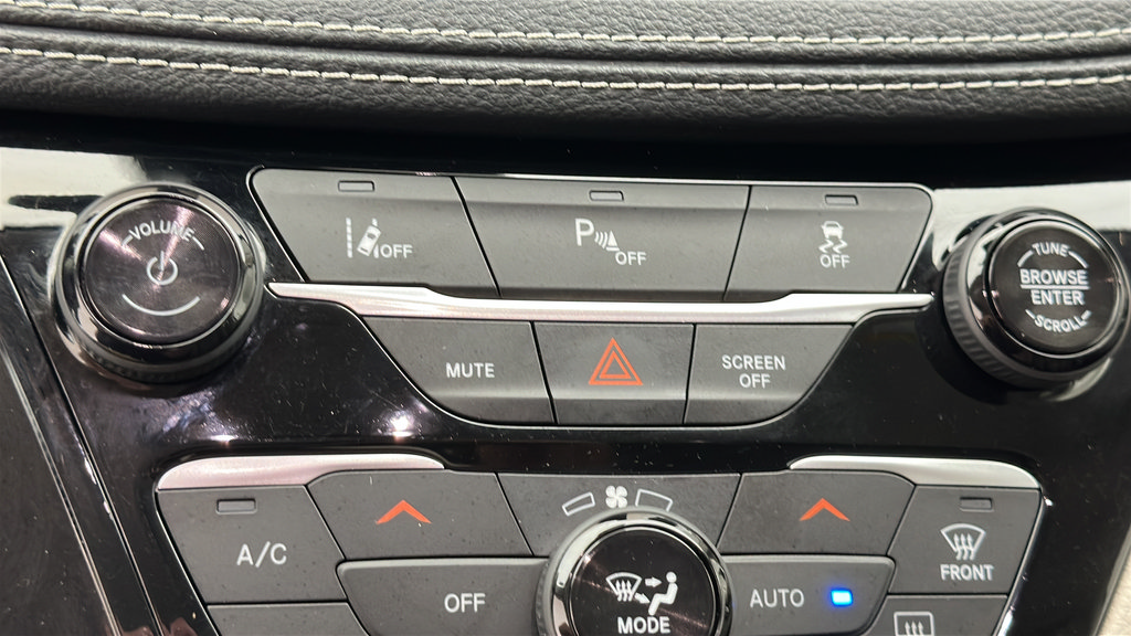 Used 2023 Chrysler Pacifica Touring-L FWD image 20