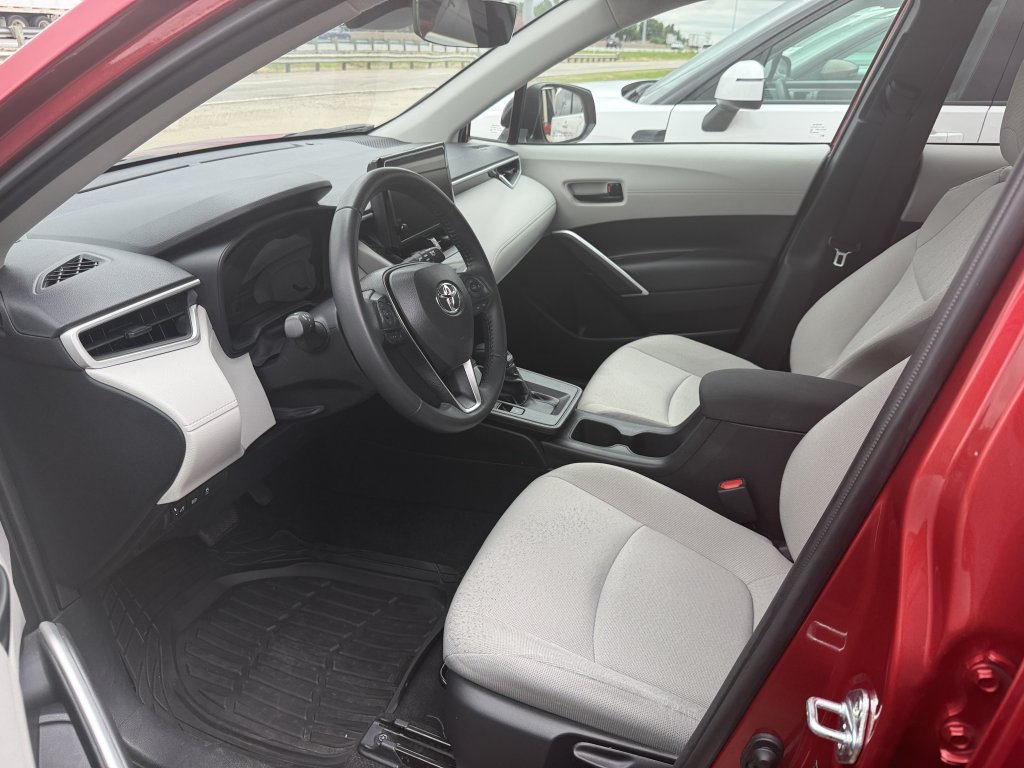 Used 2026 Toyota Corolla Cross LE FWD image 14