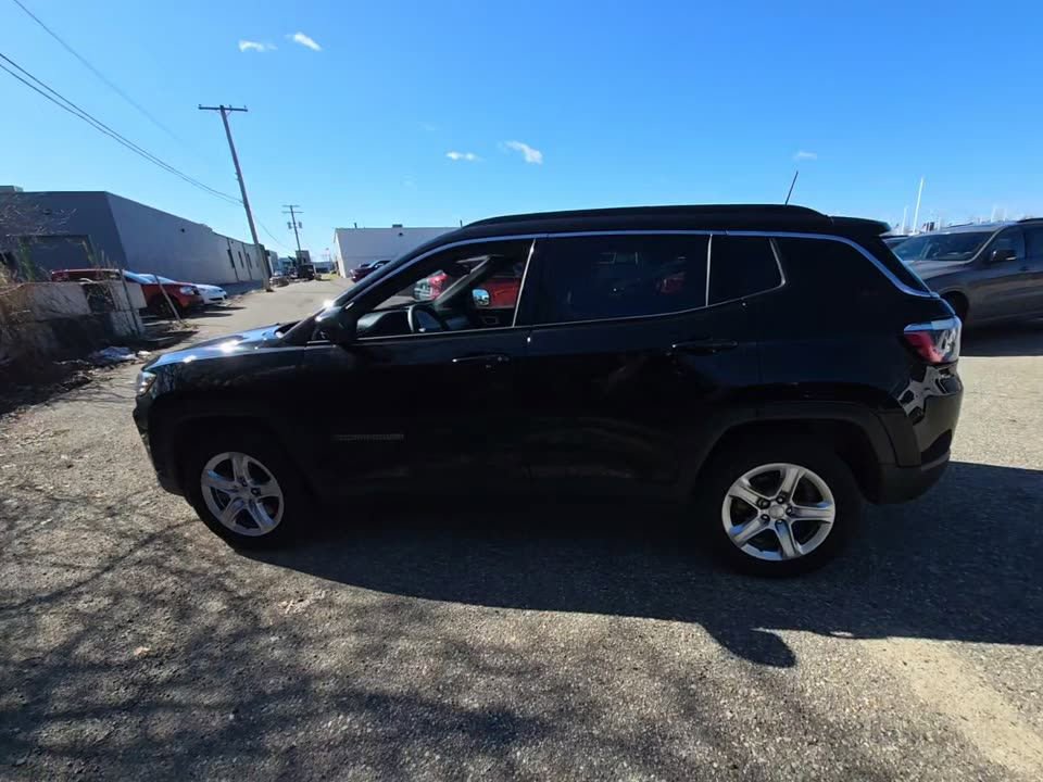 Used 2024 Jeep Compass Latitude w/ Sun and Sound Group image 2