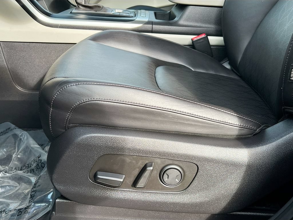Used 2024 Kia Carnival LX FWD image 18