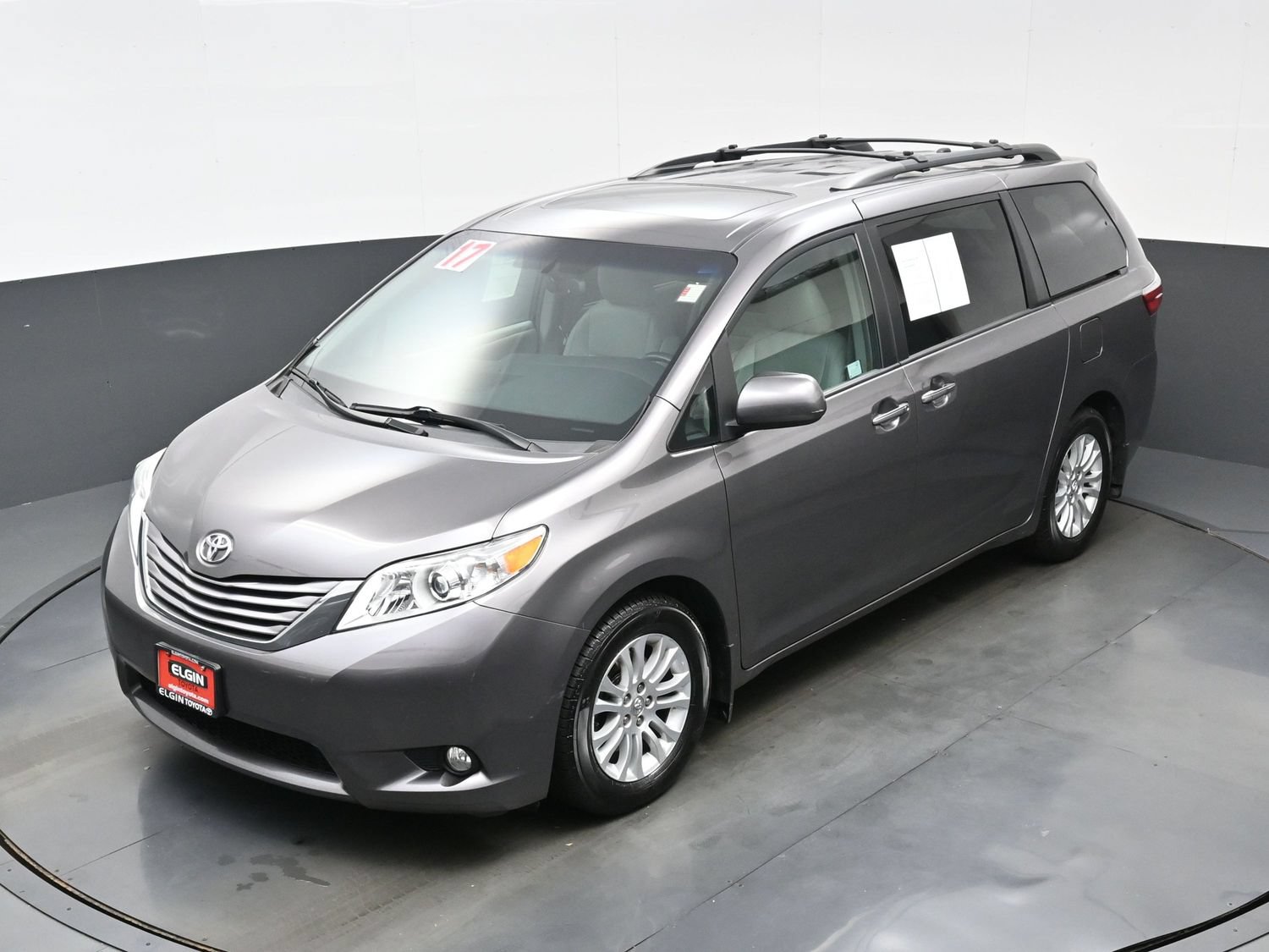 Used 2017 Toyota Sienna XLE w/ XLE Navigation Package FWD image 39