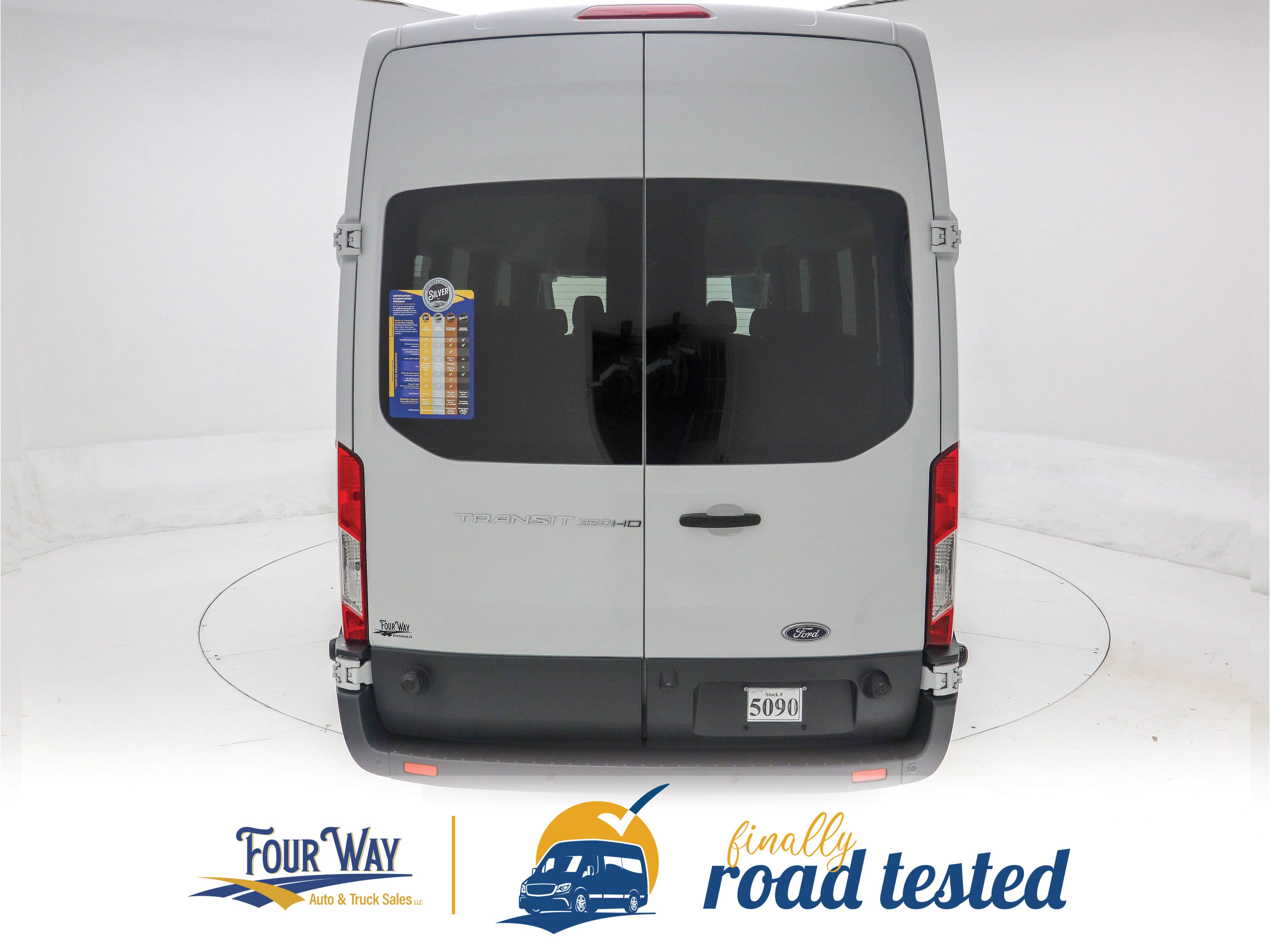 Used 2017 Ford Transit 350 XL image 5