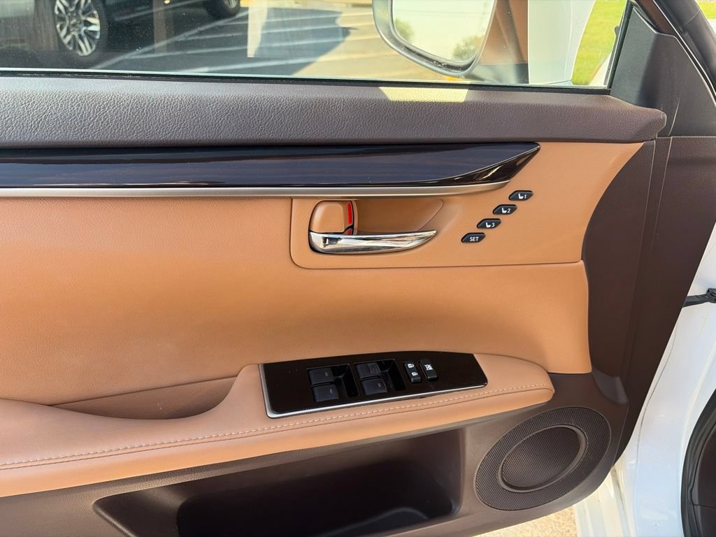 Used 2018 Lexus ES 350 w/ Navigation System Package FWD image 17