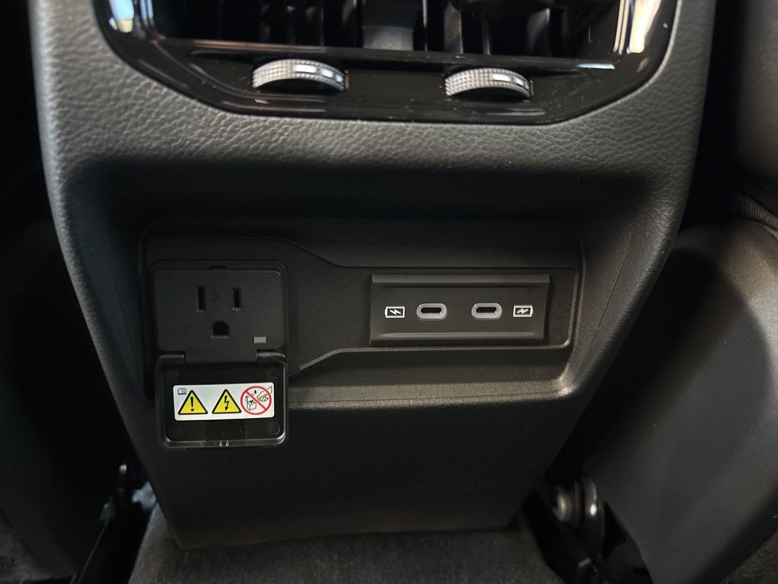 New 2026 Jeep Grand Cherokee Altitude RWD image 18