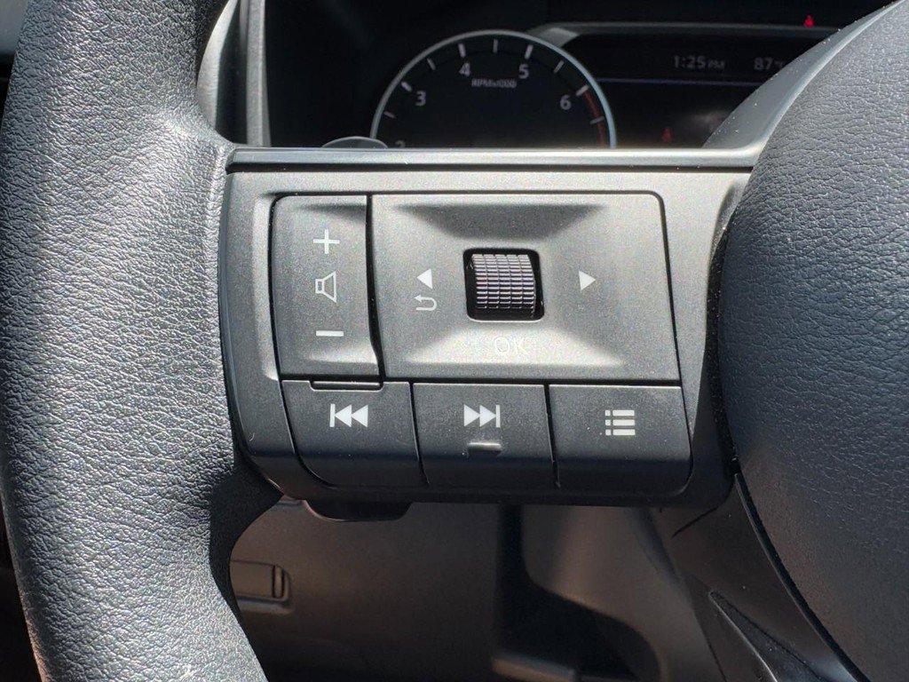 Used 2024 Nissan Rogue S FWD image 18