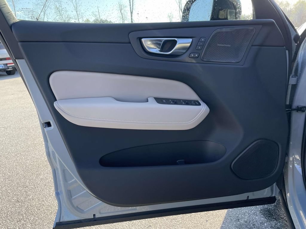 New 2026 Volvo XC60 B5 Plus w/ Protection Package Premier AWD/4WD image 5