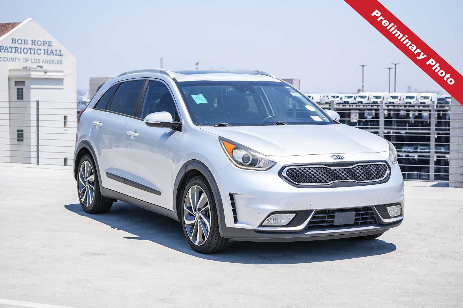 Used 2017 Kia Niro Touring w/ Advanced Technology Package FWD image 3