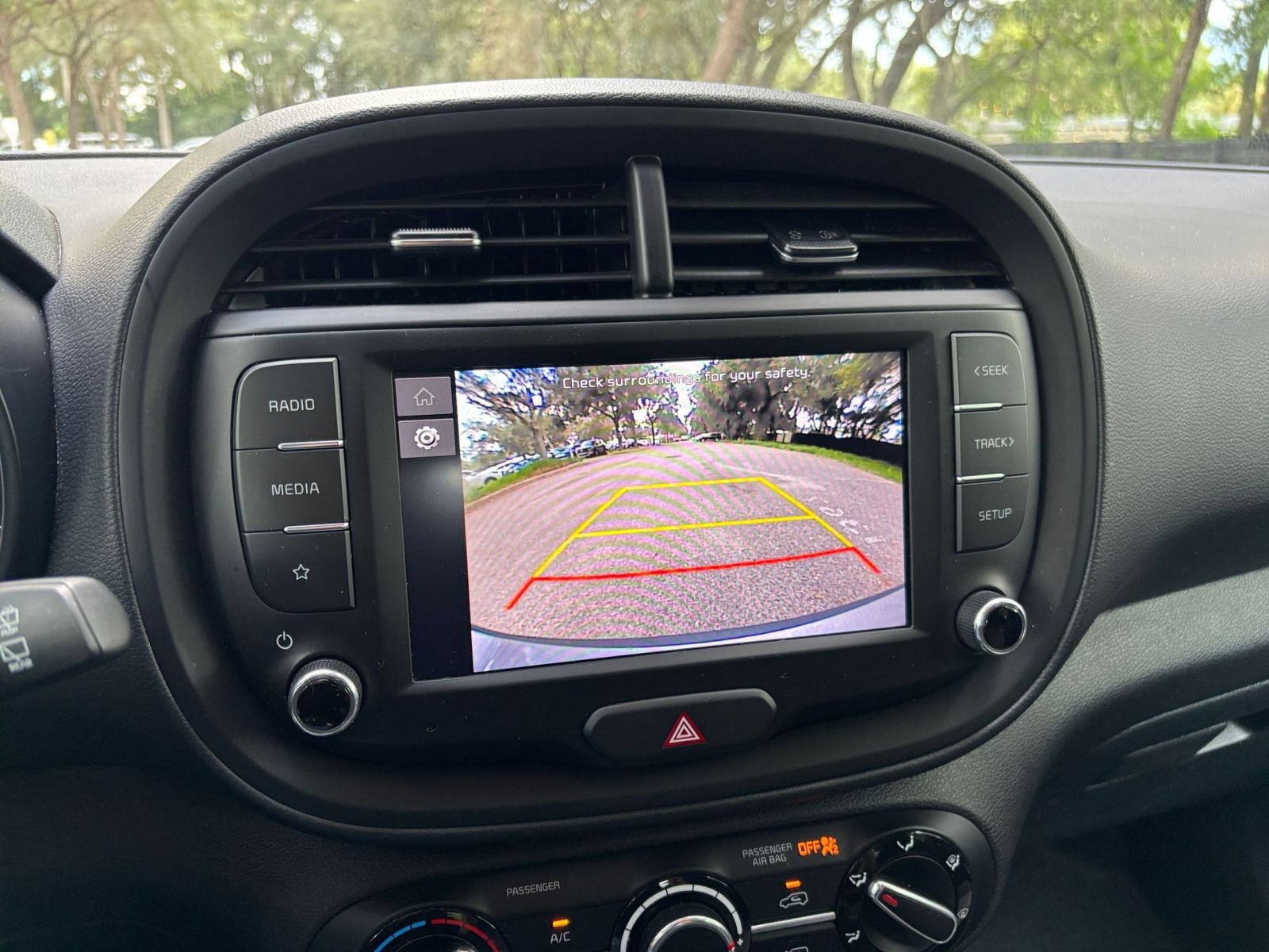 Used 2025 Kia Soul LX w/ LX Technology Package FWD image 21