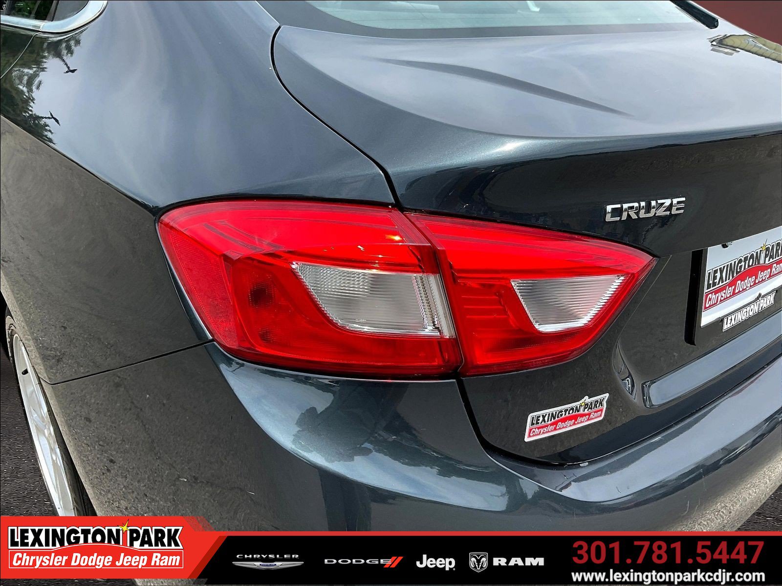 Used 2017 Chevrolet Cruze LT FWD image 22