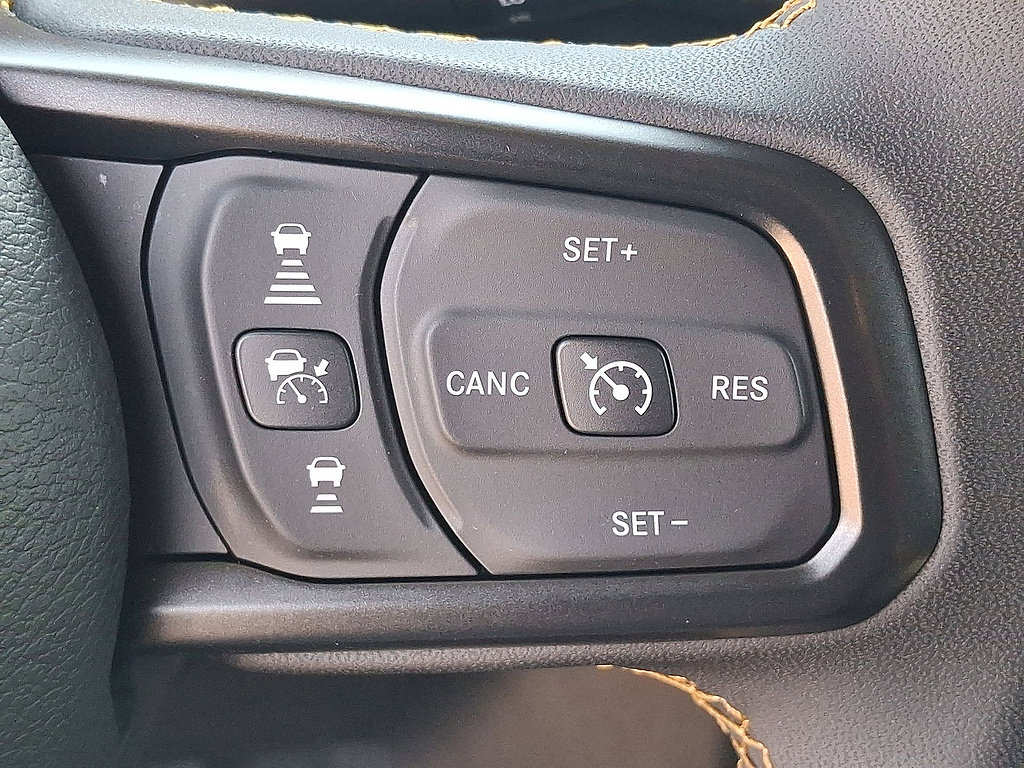 Used 2025 Jeep Gladiator Sport AWD/4WD image 24