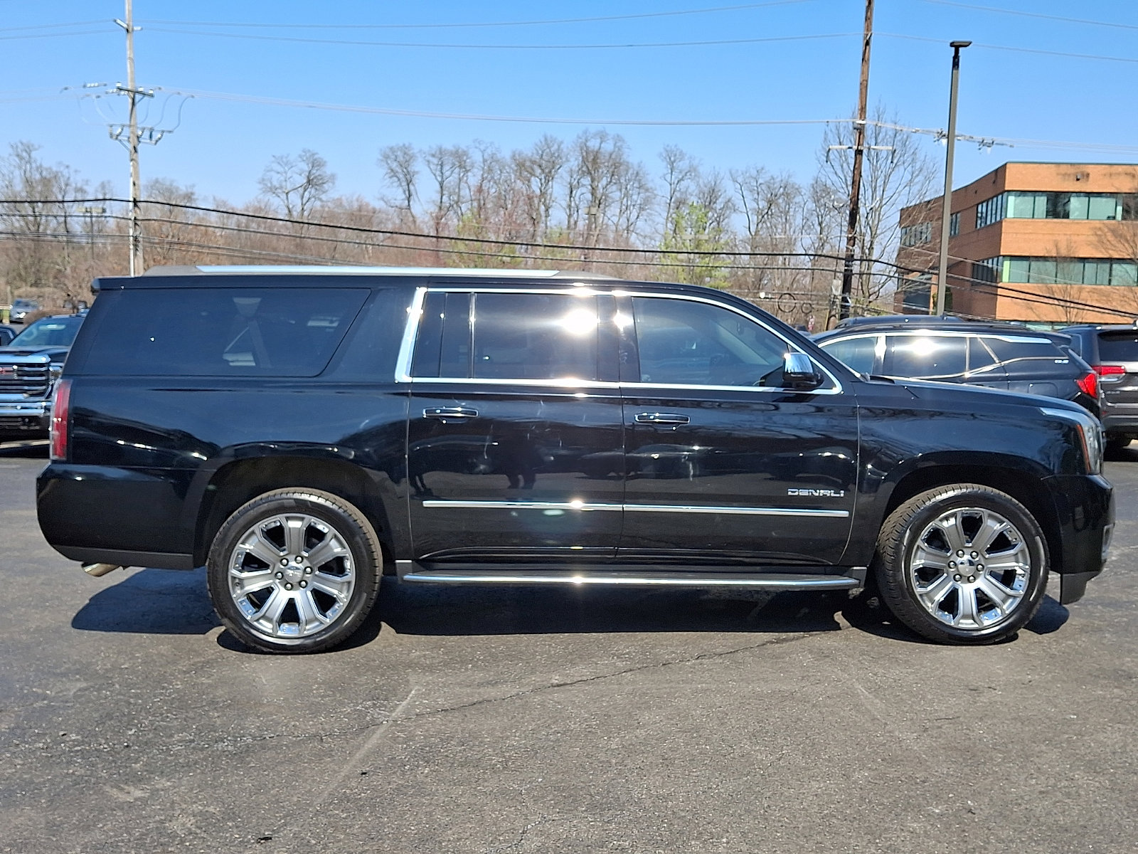 Used 2017 GMC Yukon XL Denali w/ Open Road Package image 7