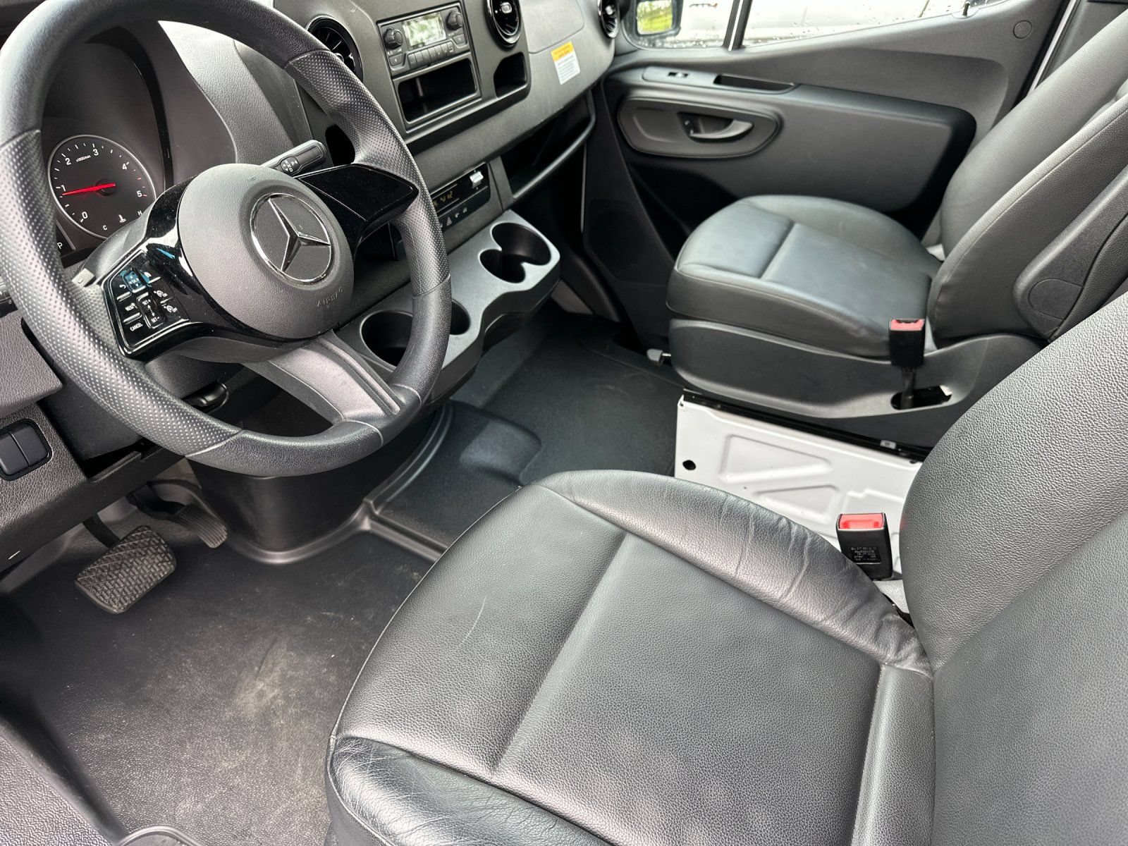 Used 2025 Mercedes-Benz Sprinter 2500 image 11