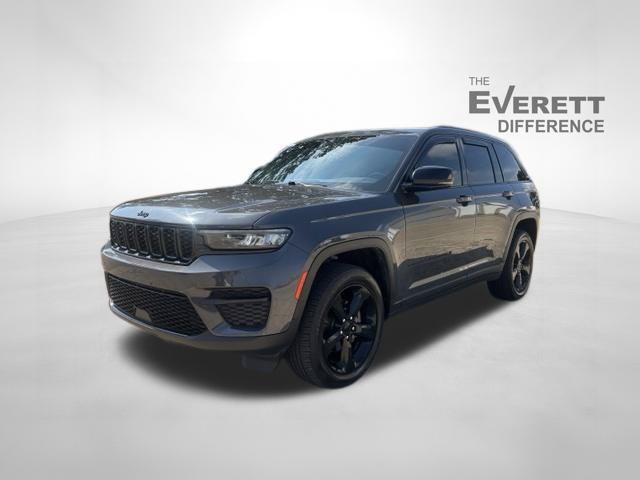 Used 2022 Jeep Grand Cherokee Altitude AWD/4WD image 3