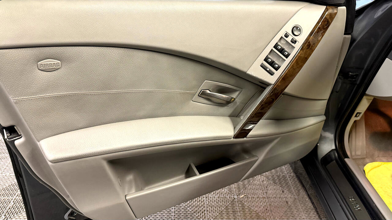 Used 2006 BMW 530xi Wagon image 23