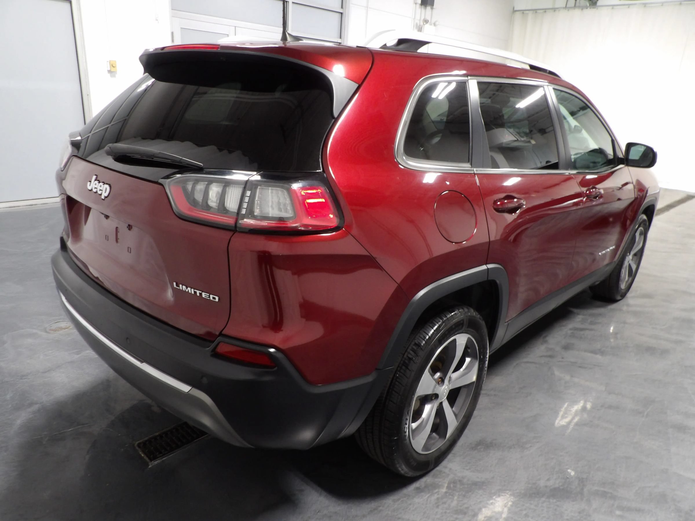 Used 2019 Jeep Cherokee Limited FWD image 4