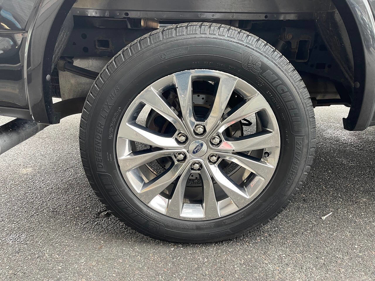 Used 2015 Ford F150 Platinum w/ Equipment Group 701A Luxury image 12