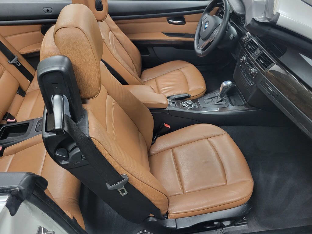 Used 2012 BMW 328i Convertible image 18