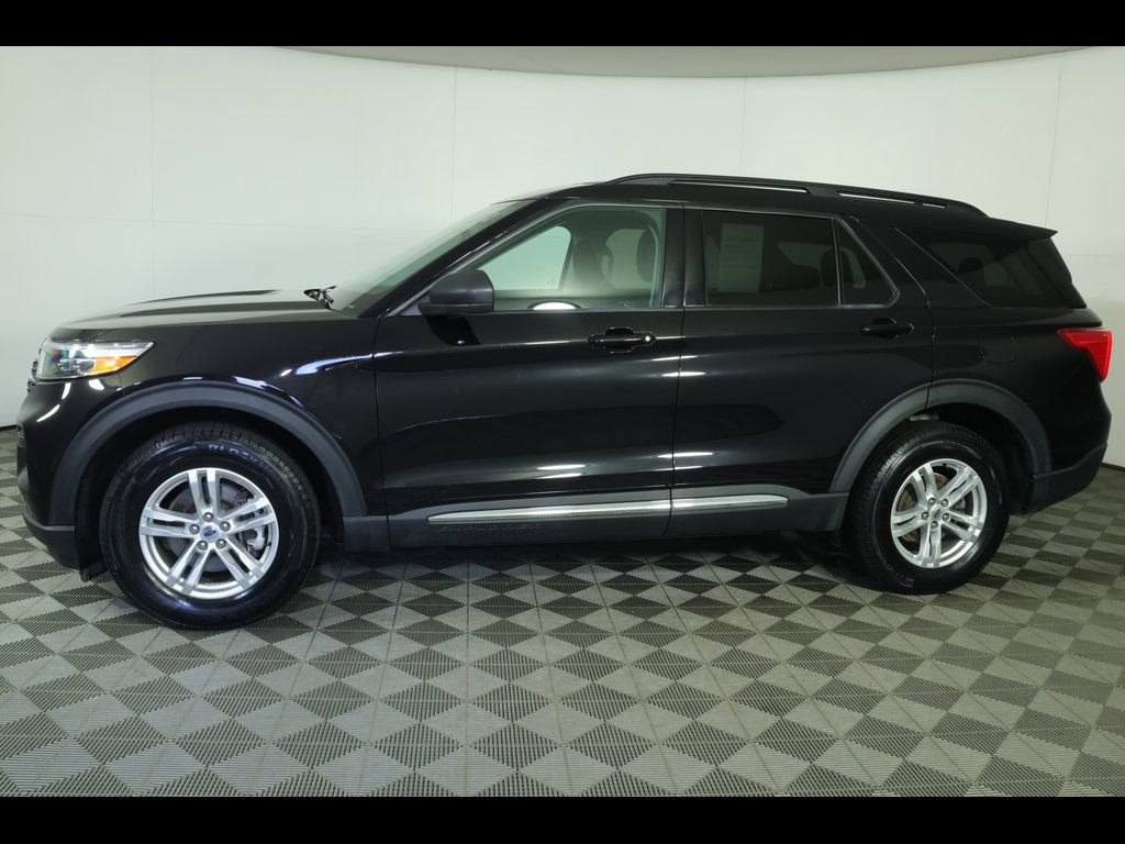Used 2022 Ford Explorer XLT AWD/4WD image 16
