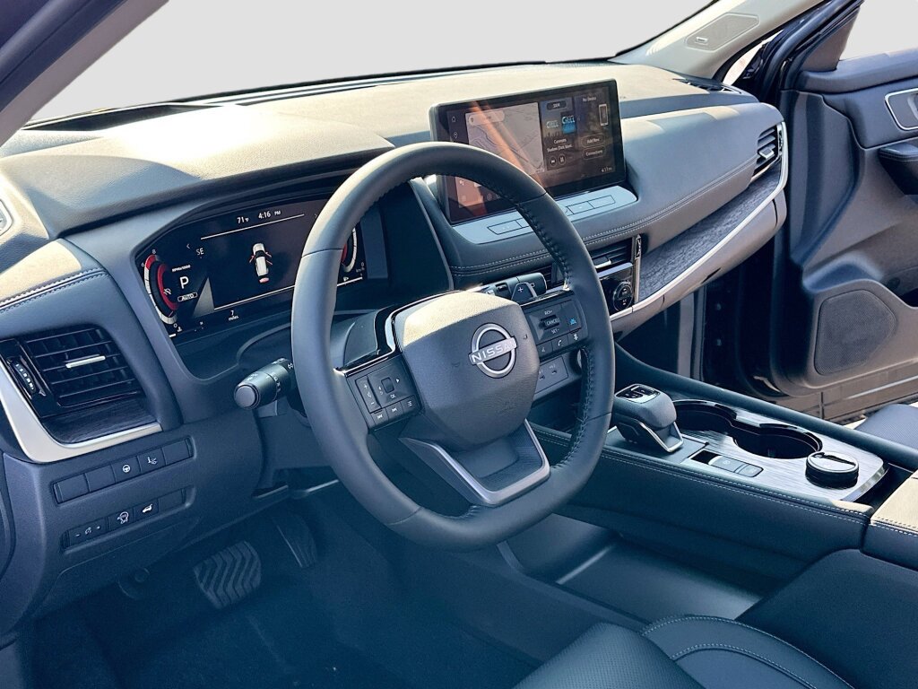 New 2026 Nissan Rogue Platinum image 4