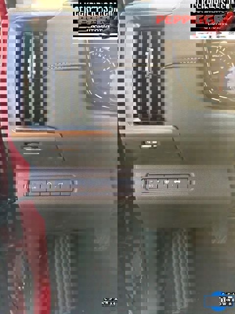 Used 2025 Nissan Pathfinder SL image 10