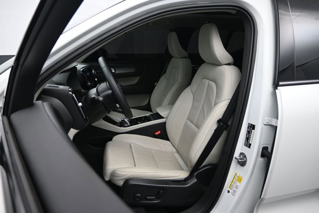 Used 2023 Volvo XC40 B5 Ultimate w/ Protection Package Premier AWD/4WD image 23