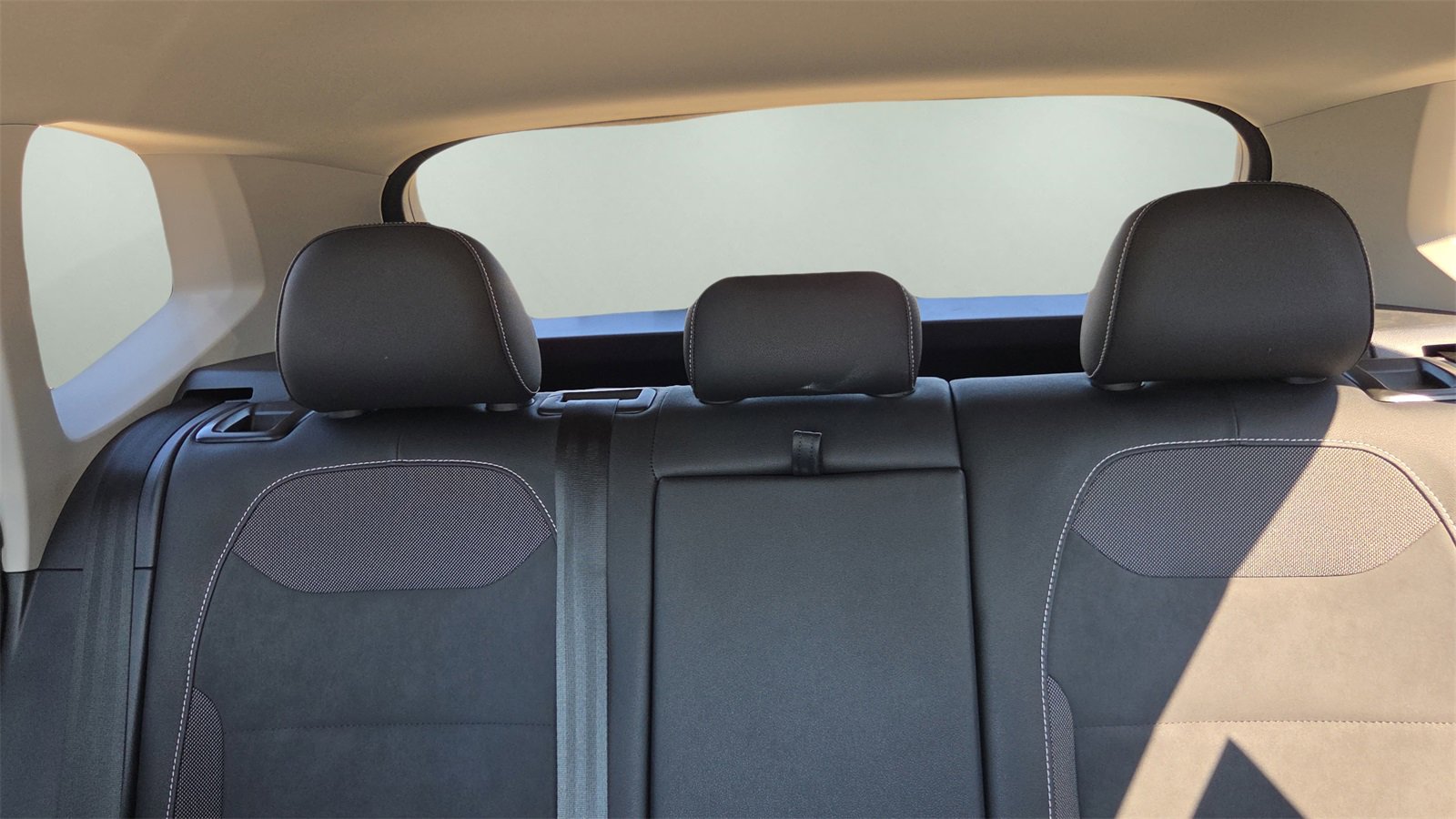 Used 2024 Volkswagen Taos SE image 15