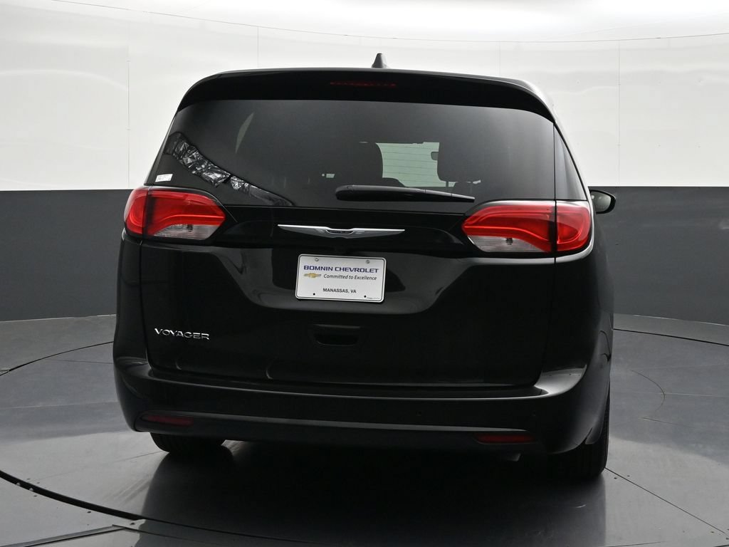 Used 2026 Chrysler Voyager LX FWD image 4