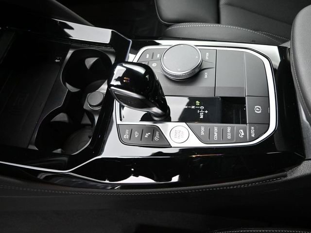 Used 2025 BMW X4 xDrive30i w/ Premium Package image 13