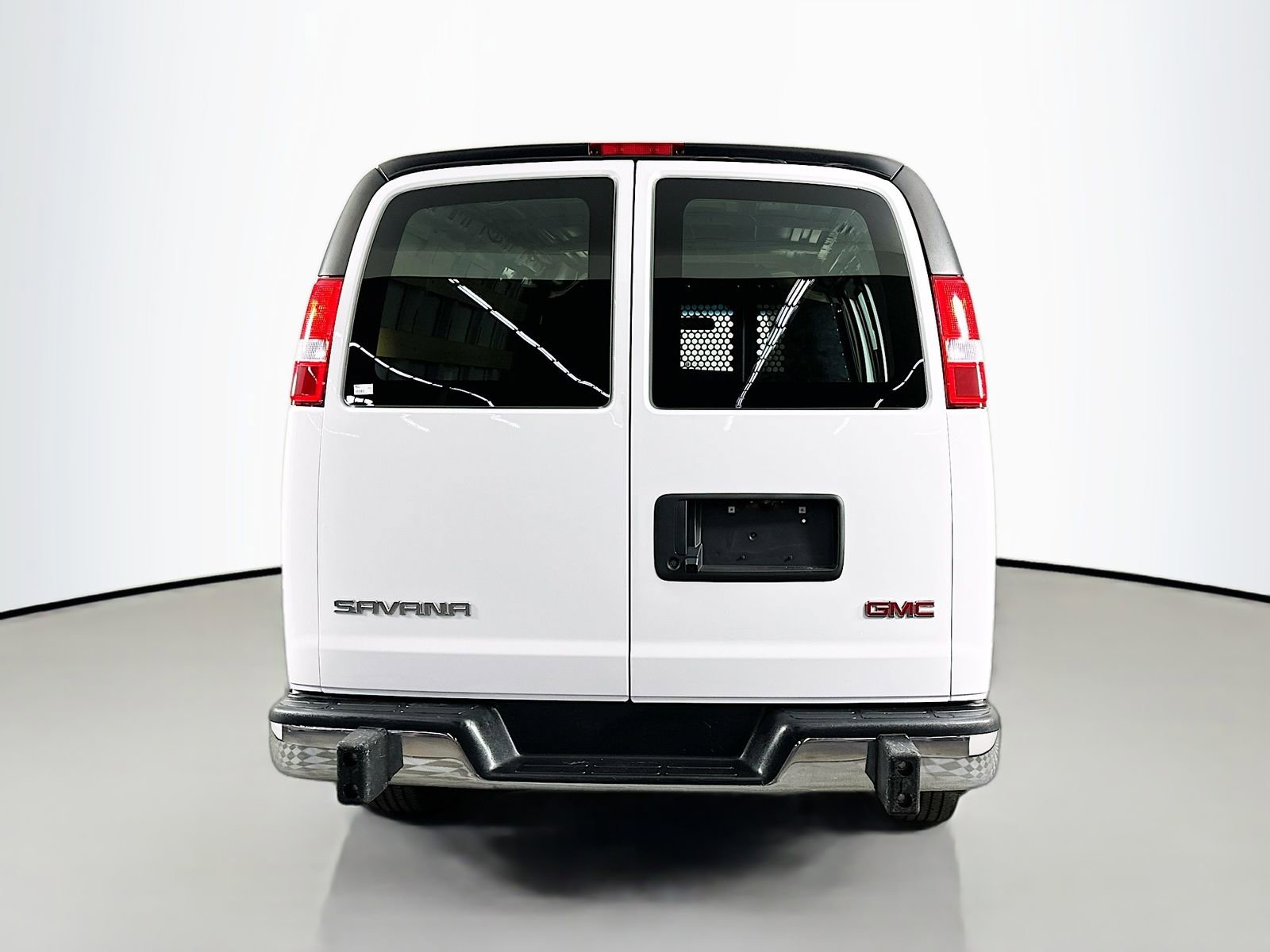 Used 2024 GMC Savana 2500 w/ Driver Convenience Package image 6