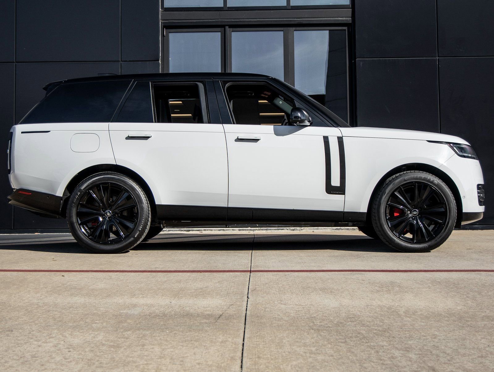 Used 2023 Land Rover Range Rover Autobiography image 10