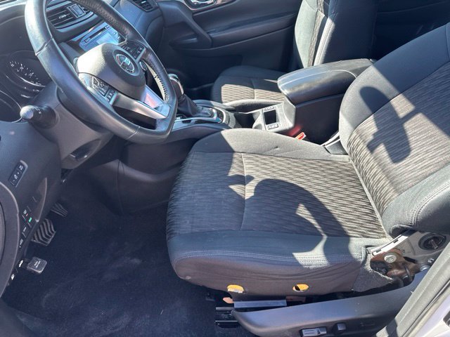 Used 2017 Nissan Rogue SV AWD/4WD image 15