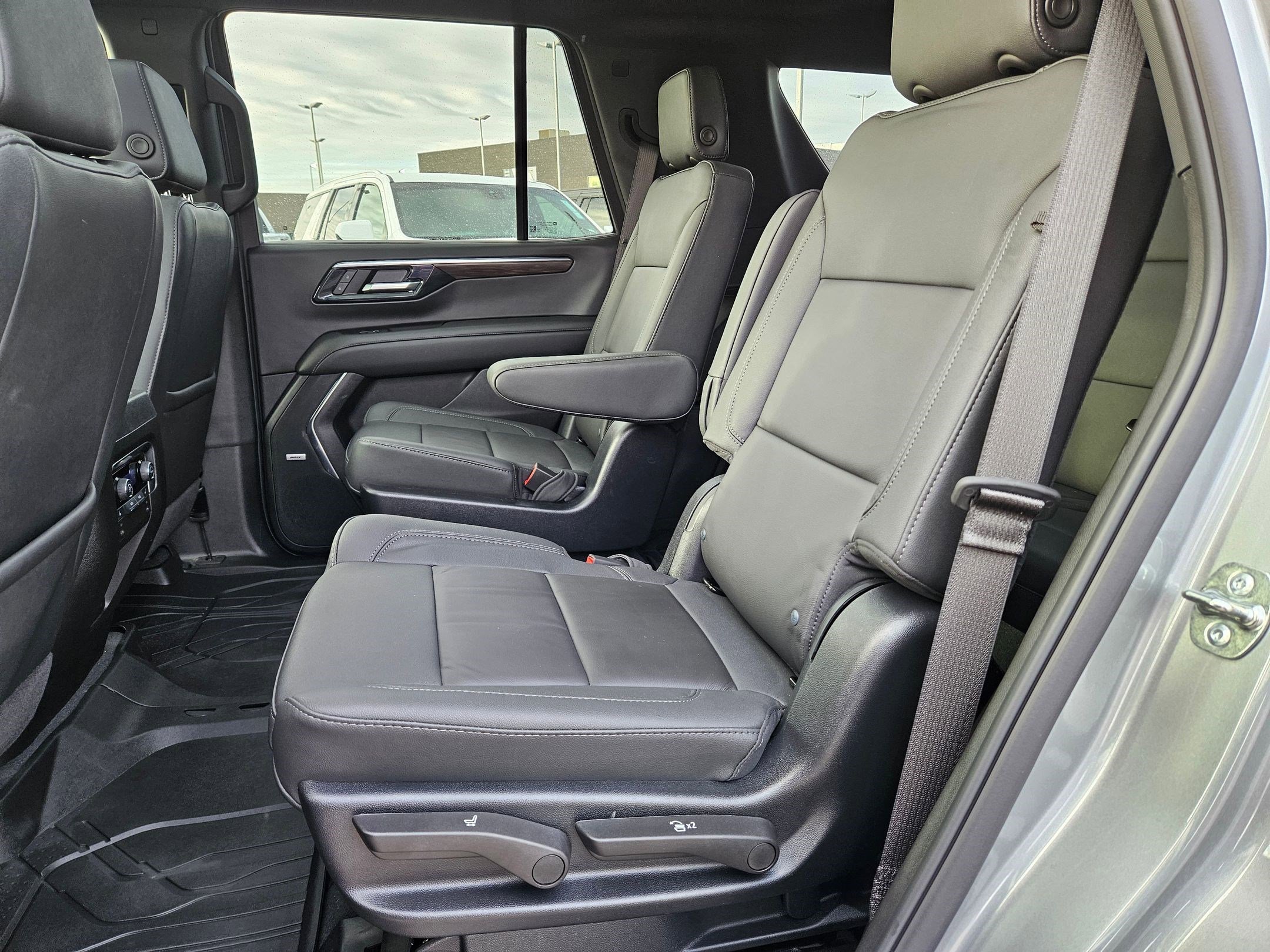 Used 2025 Chevrolet Tahoe Z71 w/ Z71 Off-Road Package image 28