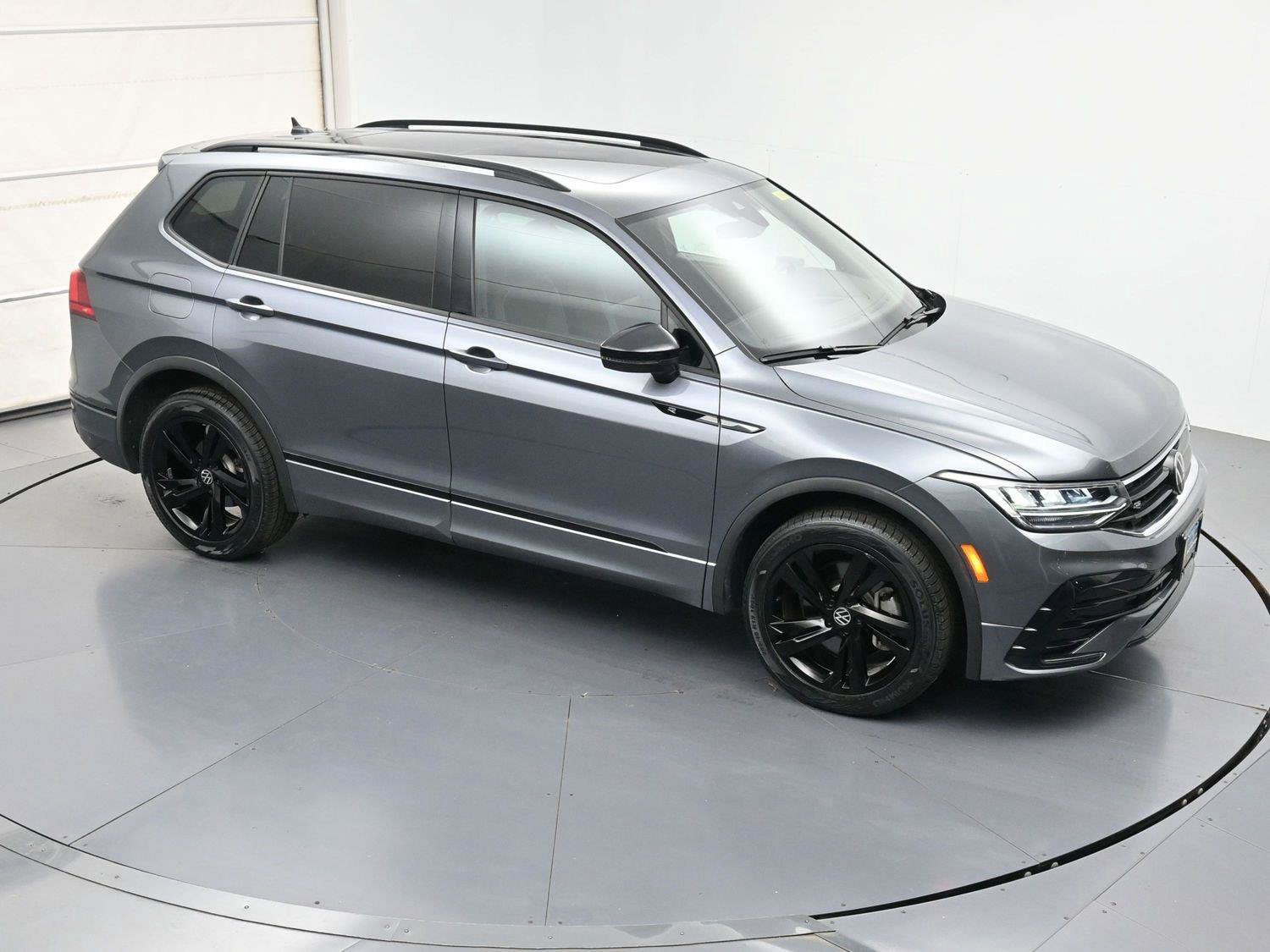 Certified 2023 Volkswagen Tiguan SE R-Line AWD/4WD image 35