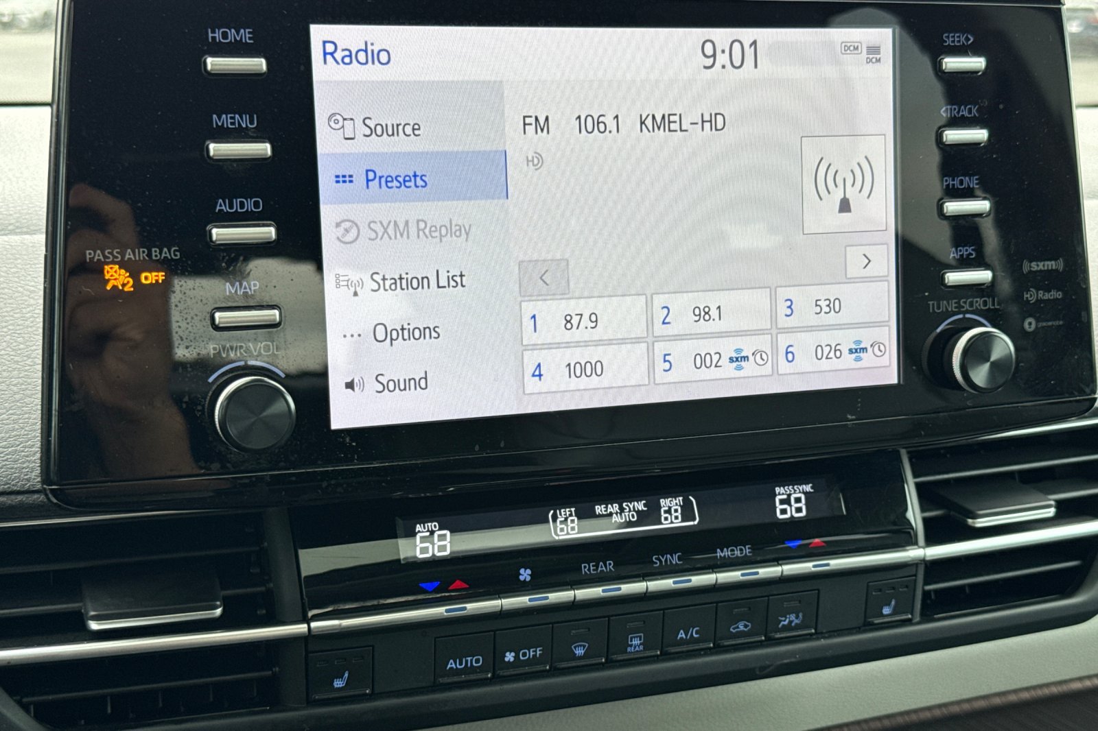 Certified 2024 Toyota Sienna XLE FWD image 23