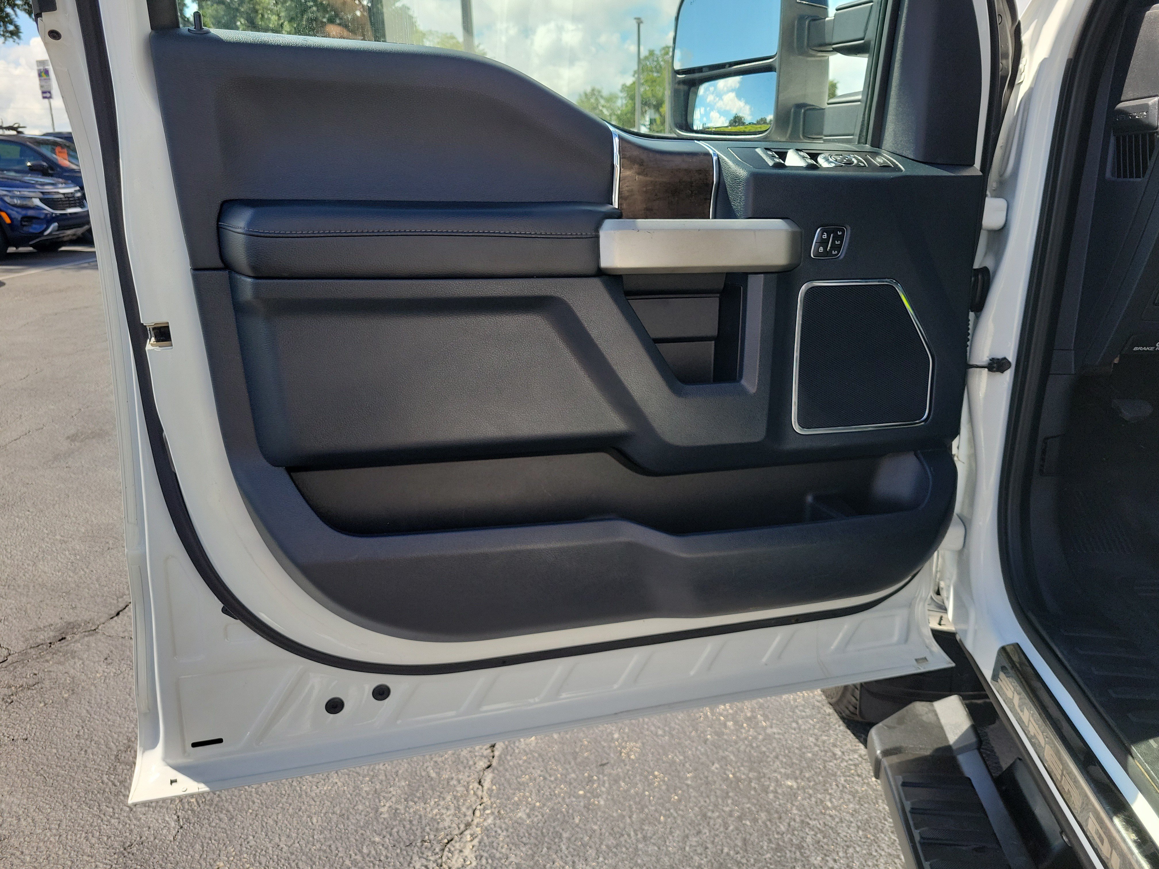 Used 2022 Ford F350 Lariat w/ Black Appearance Package AWD/4WD image 16