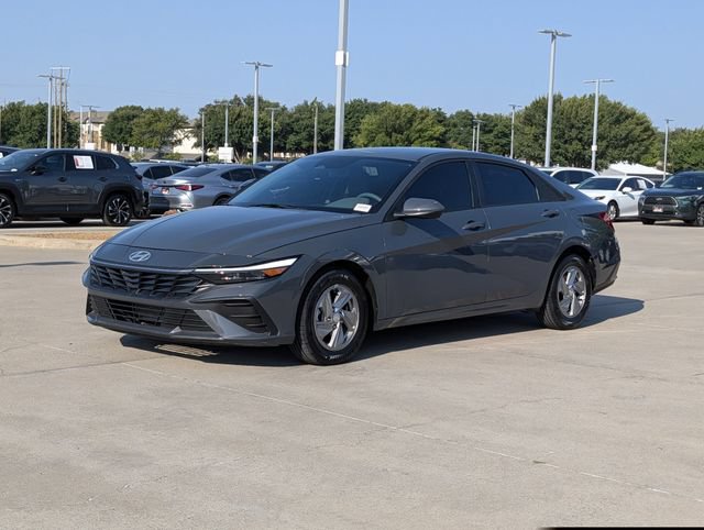 Used 2025 Hyundai Elantra SE FWD image 10