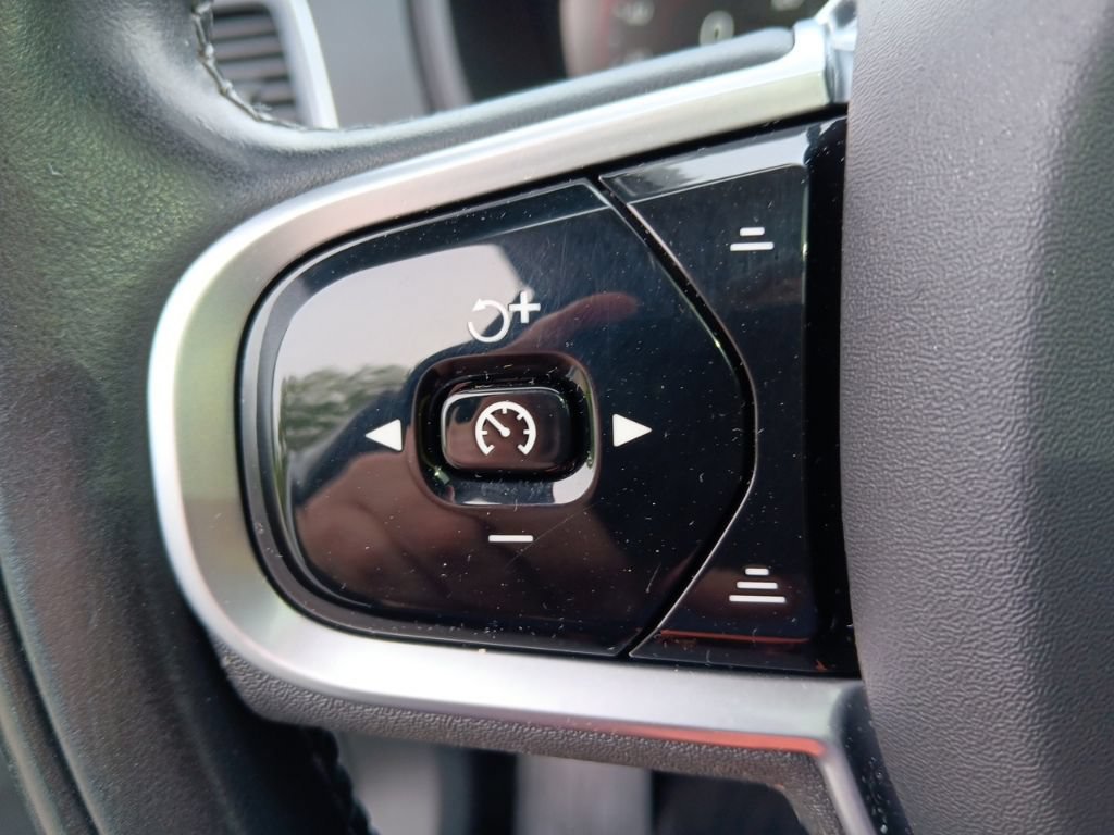 Used 2022 Volvo XC90 T5 Momentum AWD/4WD image 16