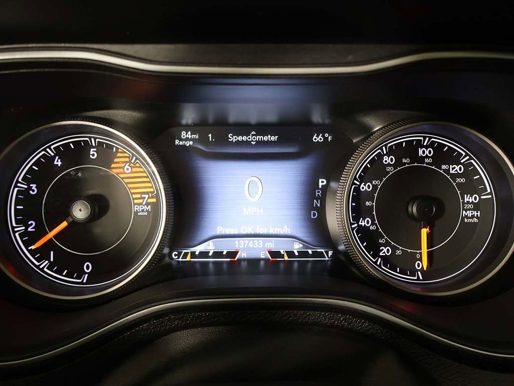 Used 2019 Jeep Cherokee Overland w/ Technology Group image 45